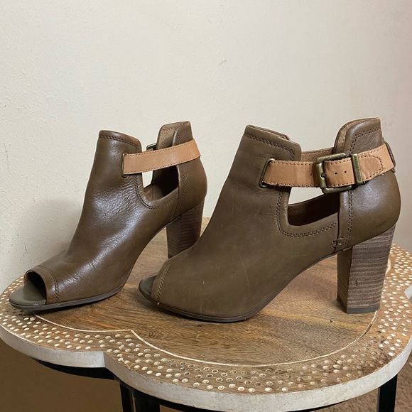 Clarks Shira Nicole Open Toed Heeled Sandals Brown and Tan Leather Ankle Booties - Picture 9 of 12